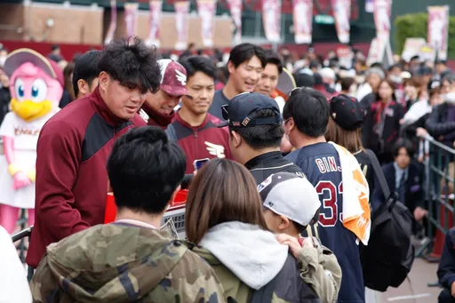 日職樂天金鷲舉行花蓮震災募款活動 台灣投手宋家豪淚謝隊友