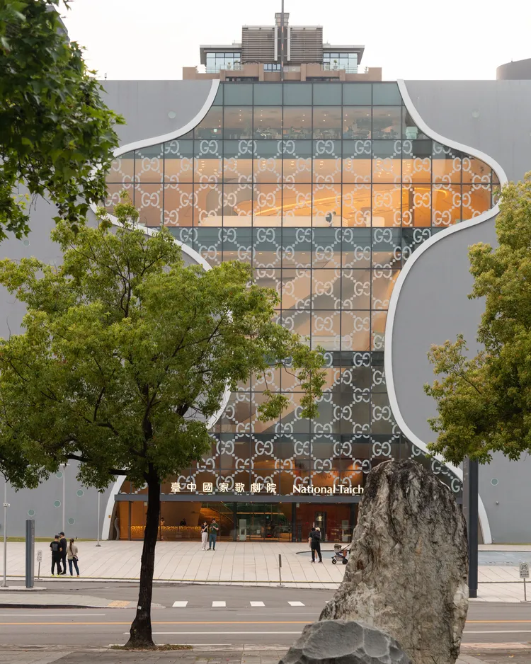 外牆玻璃可看到GG標誌。品牌提供