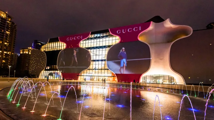 GUCCI在臺中國家歌劇院帶來光影藝術。品牌提供