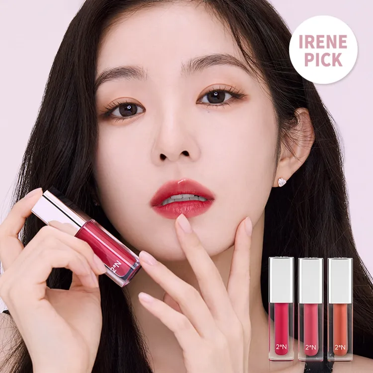 Irene示範高雅清透唇釉#08緋紅。品牌提供