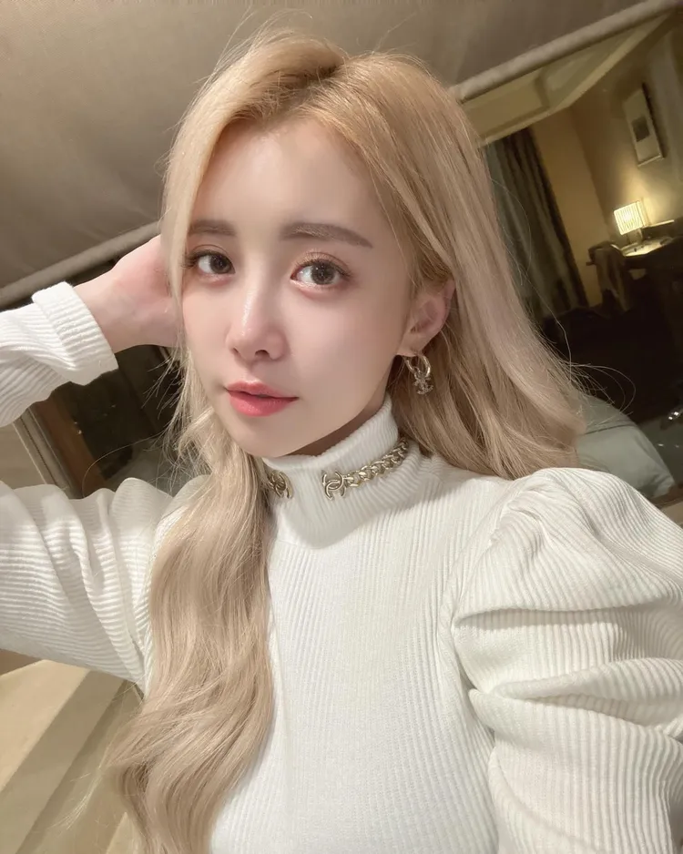 網紅「饅頭媽」認了當小三，向正宮道歉。翻攝林榆芯臉書