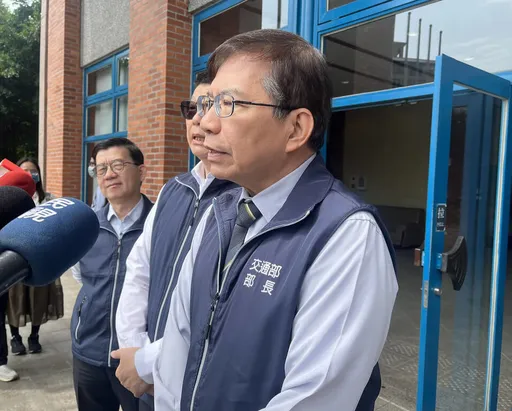 普悠瑪號撞落石導致出軌　王國材：支持台鐵再增設告警系統