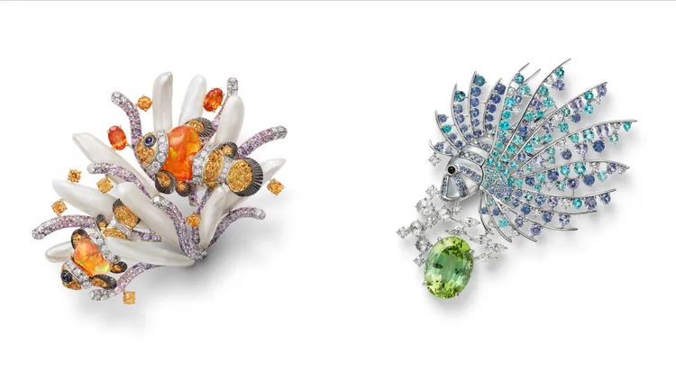 小丑魚海葵造型胸針（左）296萬元、獅子魚造型胸針（右）247萬元。品牌提供