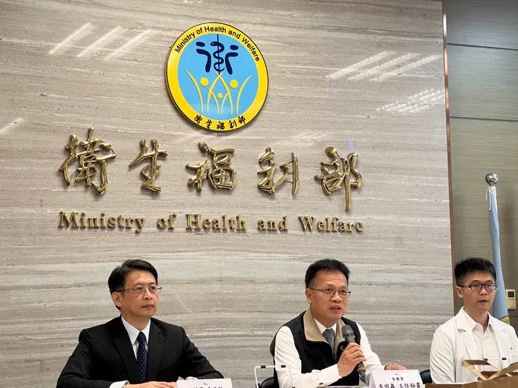 食藥署例行記者會提醒民眾注意諾羅病毒。記者黃泓哲攝影