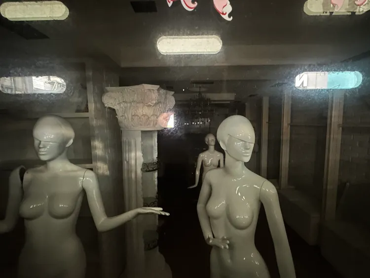 魔法衣櫥兩間門市遭民眾申訴疑似無預警倒閉。北市法務局提供