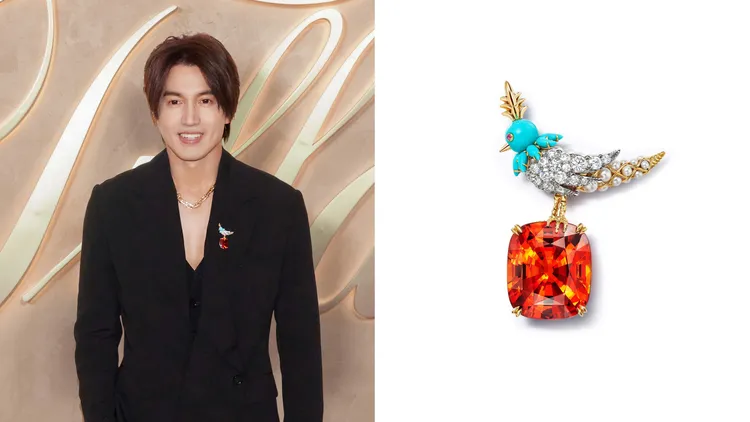 言承旭日前在上海出席品牌活動，曾戴上Jean Schlumberger by Tiffany高級珠寶系列彩虹石上鳥胸針，18K黃金鑲嵌一顆重逾46克拉的錳鋁榴石，綠松石，珍珠 ，粉色藍寶石及鑽石。品牌提供