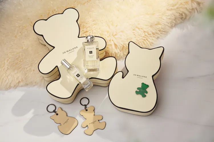 Jo Malone母親節推出可愛的貓咪、熊熊禮盒，另還有動物磁扣、行李吊牌、鑰匙圈等。品牌提供