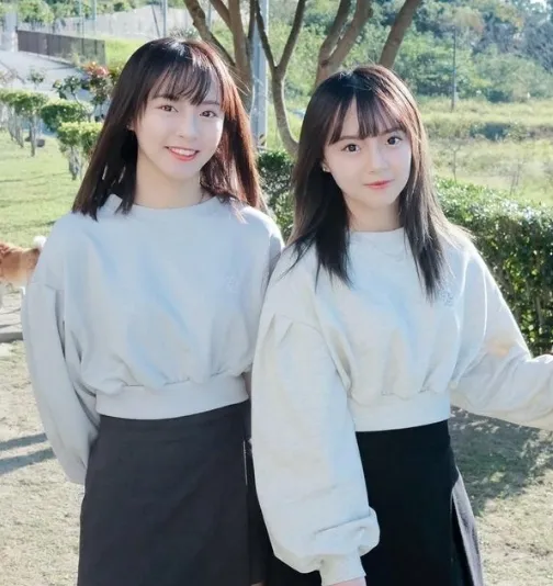 陳詩媛（左）與雙胞胎姐姐陳詩雅（右）曾是AKB48台灣研究生。翻攝自陳詩媛Hime官方IG