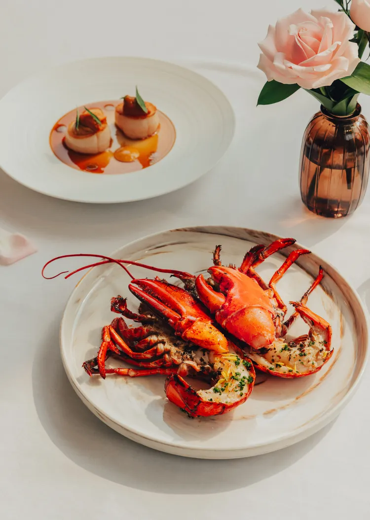 寶艾西餐廳母親節皇后饗宴烙烤波士頓龍蝦、香料海藻奶油。業者提供
