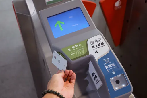 台中捷運行動支付上路 進出感應信用卡、手機開啟APP嘛ㄟ通