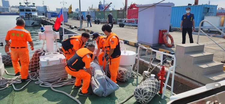 已報請檢方相驗，釐清死因。高雄海巡隊提供