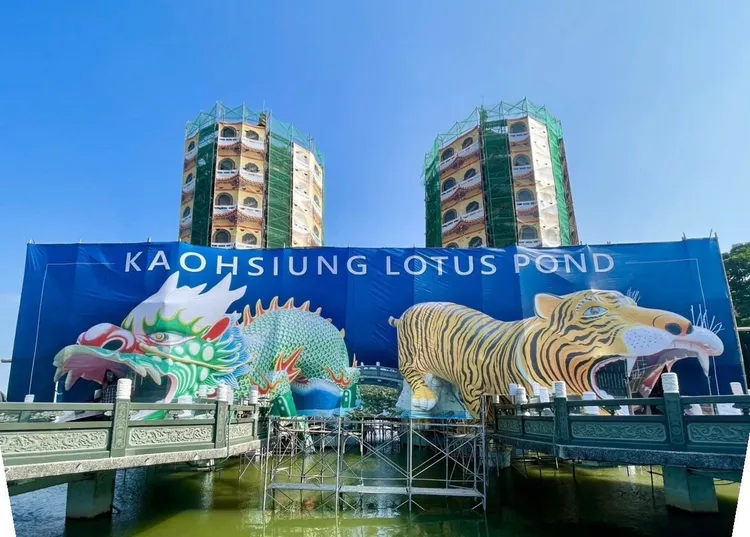 龍虎塔同比例打卡牆。觀光局提供