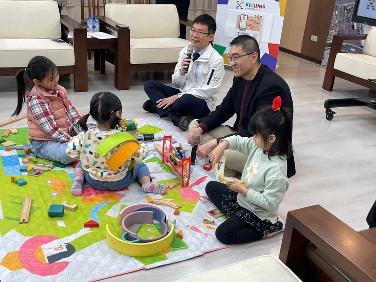 在Line上搜尋「基隆親子照護平台」或ID「@baby_keelung」就能加入。市府提供