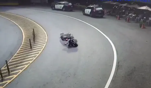 北宜公路重機騎士壓車過彎　超糗影片曝！下一秒GG了