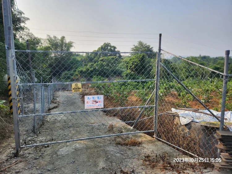 農業部提高防猴設施補助額度，讓農民架設電圍網。農業局提供