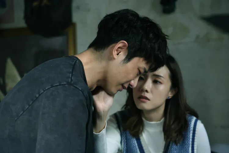 劉以豪和鄧麗欣上演虐心苦情戀。華映提供