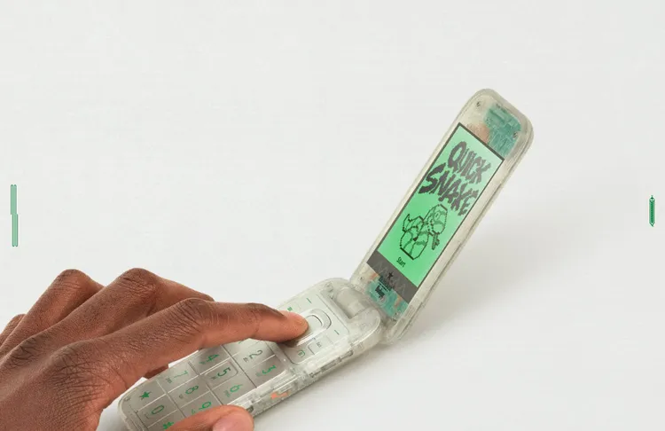 滿滿回憶殺的「貪食蛇」遊戲。翻攝海尼根官網。