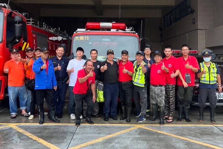 救難人員不放棄，終於尋獲失蹤5天的老翁，令人振奮。警方提供