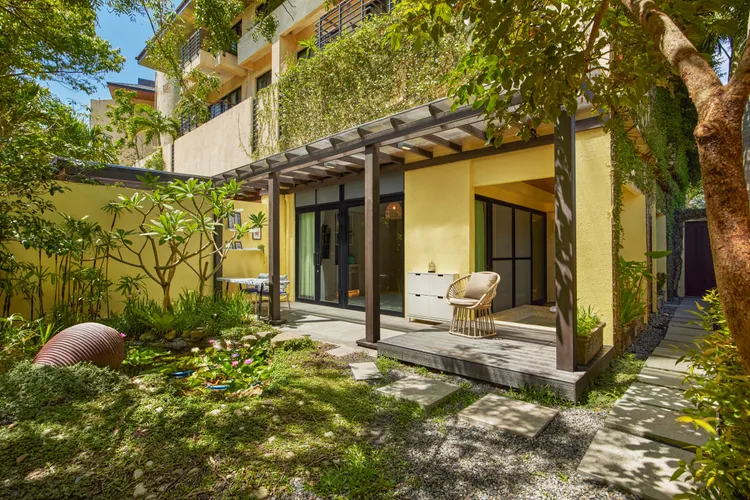 全館僅4間的豪華花園套房，每間除擁有寬敞舒適的起居空間外，更有戶外按摩浴池、發呆區及私人花園。業者提供