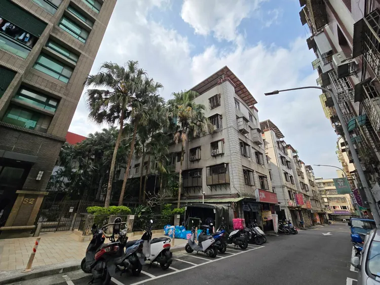 北市都更政策中，針對海砂屋重建機制新增「公辦都更」方式。北市都市更新處提供