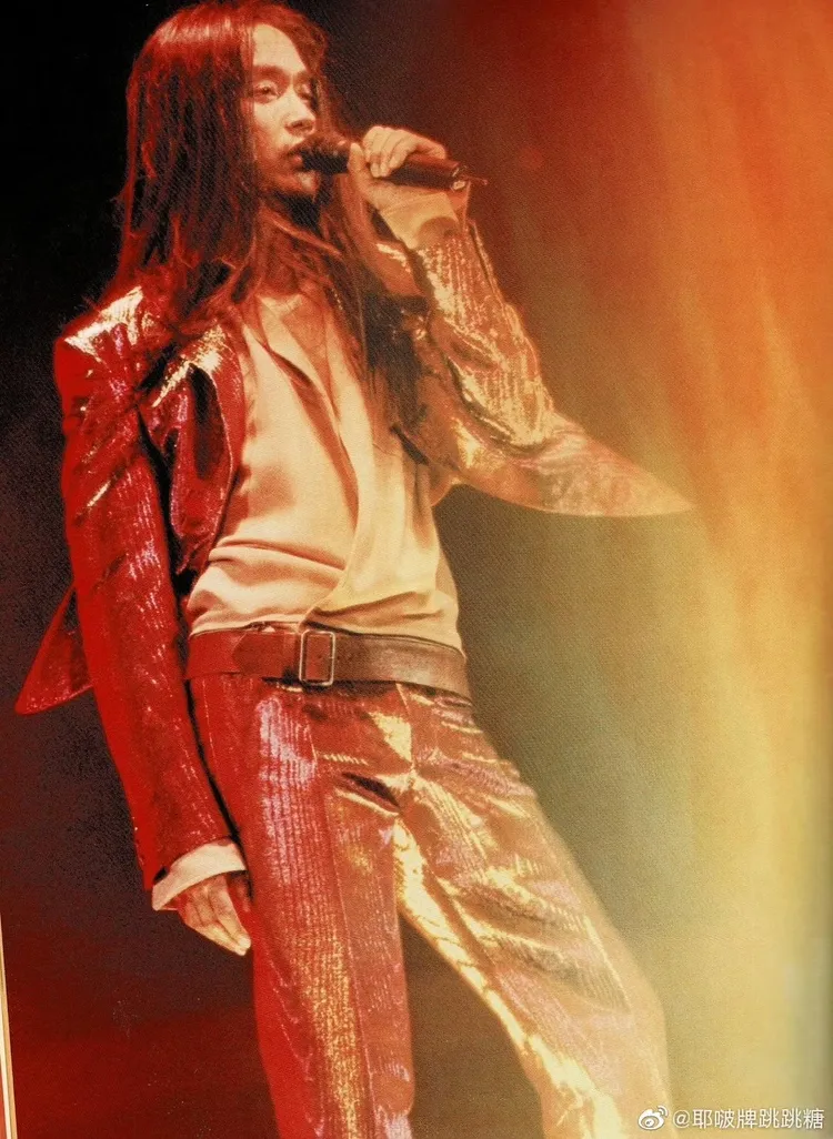 張國榮演唱會長髮亮相成經典。翻攝耶啵版跳跳糖微博