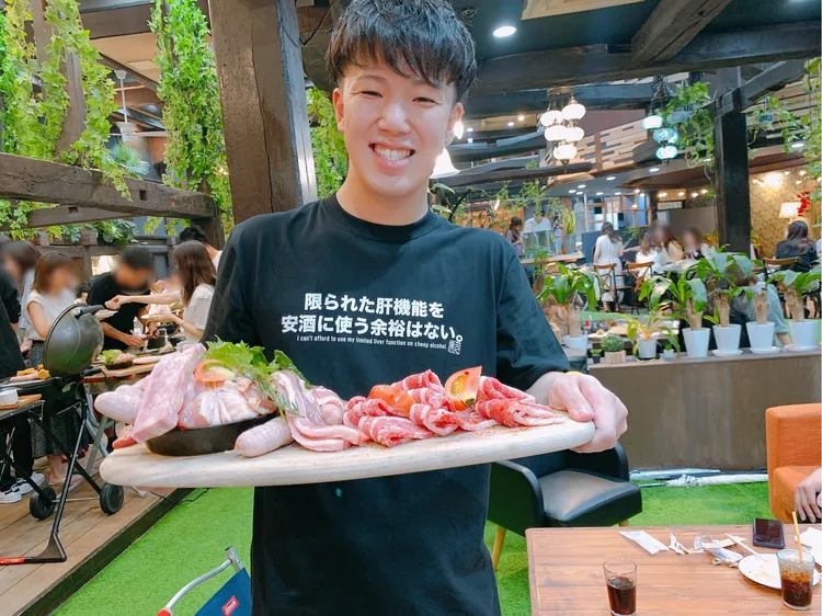 Nick表示若一個月有70廠工作的話，就會出現過勞失憶現象。翻攝自ニック（Nick）推特