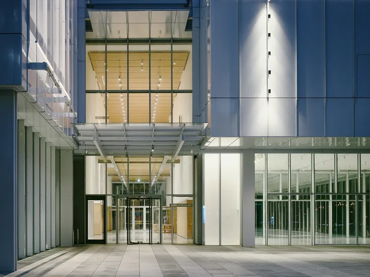 進入富邦美術館，感受挑高輕盈的空間，與藝術帶給人心的鼓舞和堅實力量，歡迎每位訪客的到來。攝影：Lucas K. Doolan
