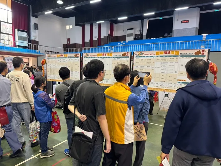 4/20下午2時至5時在左營新光三越本館10樓舉辦「永續創薪 優職高雄」現場徵才。市府提供