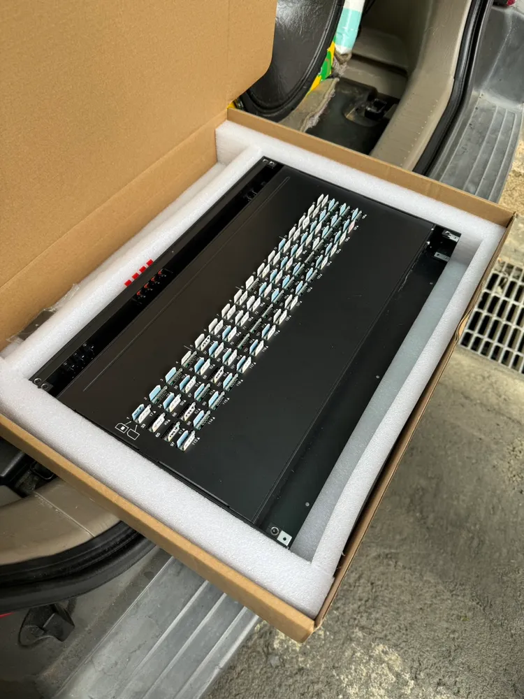 DMT前端設備卡池滿滿都是人頭門號卡。民眾提供