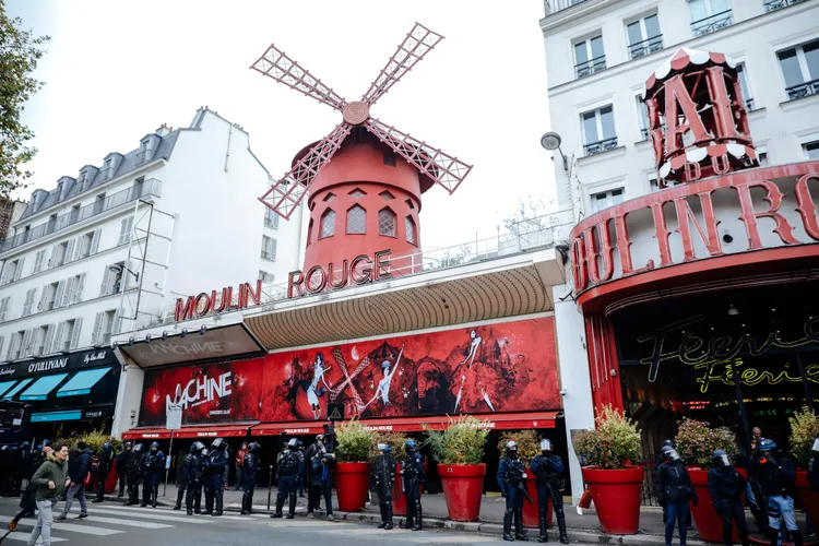 圖為2019年拍攝的紅磨坊風車模樣。美聯社