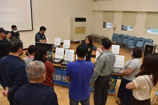 識詐、交安紮根校園　蘆竹警辦小小警察體驗營、龍潭警開校安座談