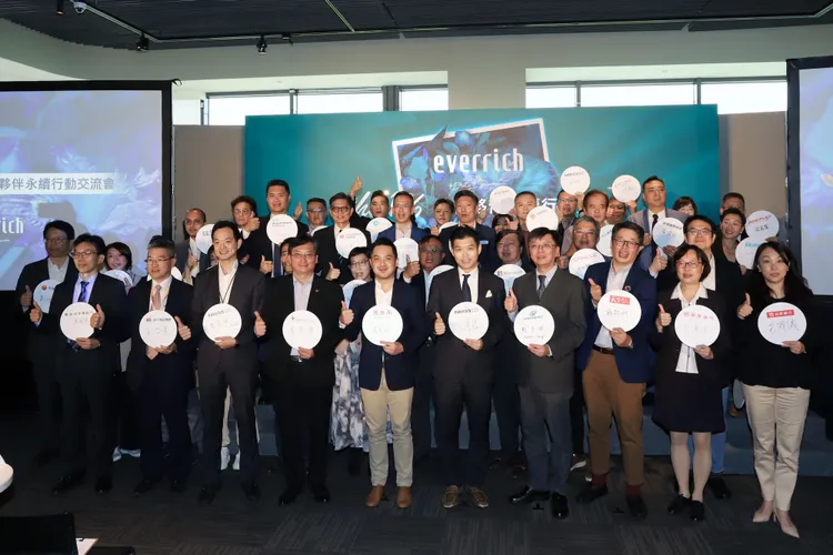 昇恆昌舉辦「The 1%永續行動交流會」，邀請了36家不同產業的合作夥伴，分享企業是如何具體落實ESG行動，同時搭建各領域的合作平台。昇恆昌免稅商店提供