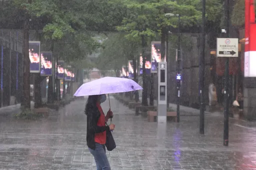 鋒面北移！中部以北明防大雨　下週一回暖「東南部留意焚風」