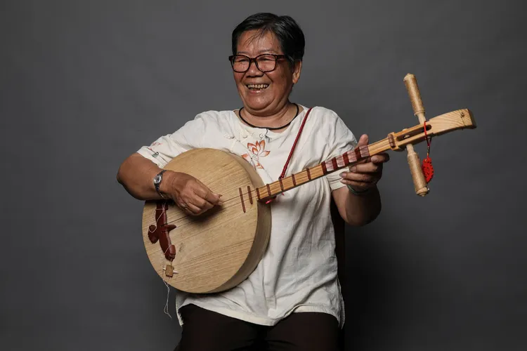 民謠傳藝師黃却銀。縣府提供