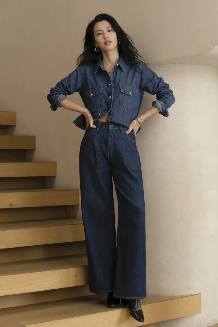 Ribcage Wide Leg極高腰寬管丹寧褲極高腰設計創造長腿比例。品牌提供