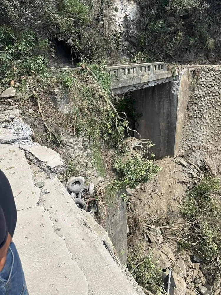 民眾分享下清水橋百年舊橋仍完好照片。蔡先生提供