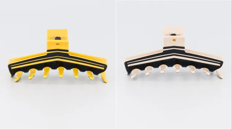 撞色線譜大抓夾黃色、米色，各7300元。品牌提供