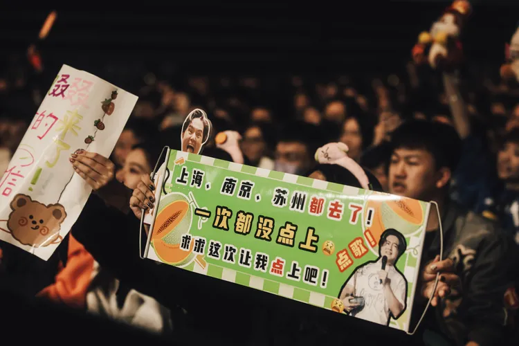 告五人大玩即興點歌首唱隱藏曲。相信音樂提供