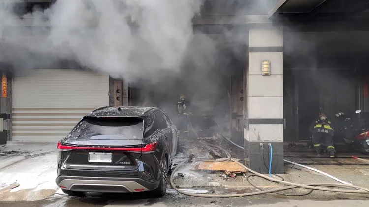 初步查出3名死者為屋主的姊姊、律師表姊及縱火嫌犯楊男。民眾提供