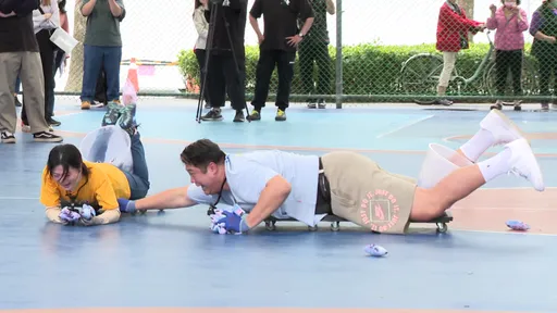 哈孝遠大手一推 楊小黎噴飛戰場