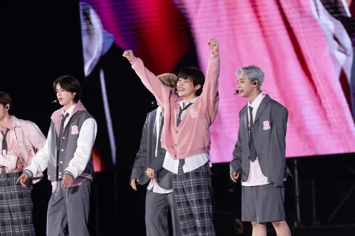 王奕翔帶&TEAM返台嗨喊「我回來了」!隊長中文卡卡貼心幫複誦