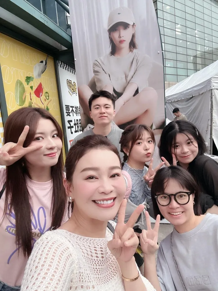 謝宜君跟親友到小巨蛋朝聖。翻攝謝宜君臉書