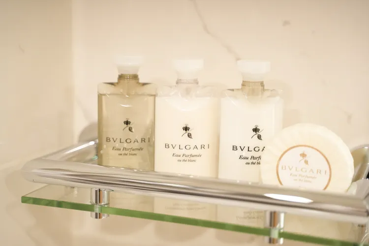 每間客房配有寶格麗備品。田欣雲攝