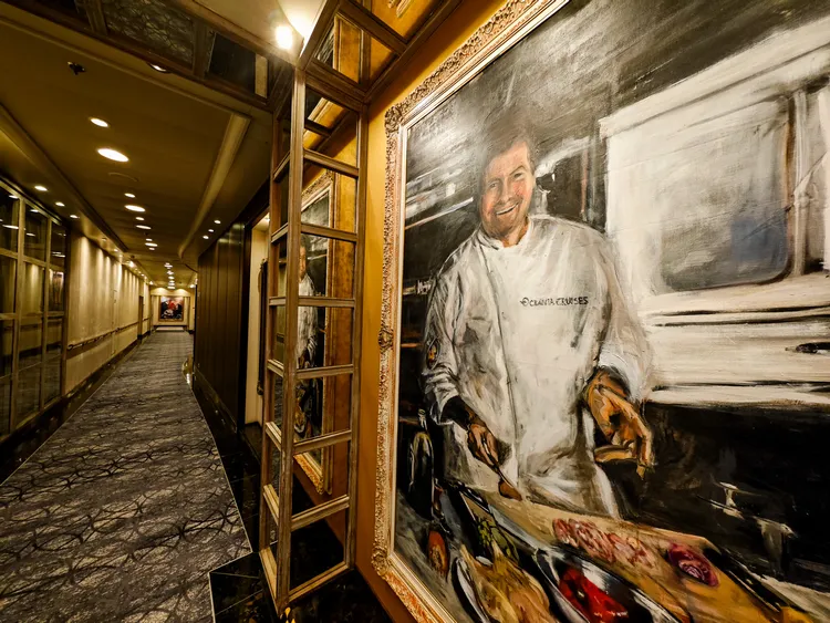 大洋郵輪蔚藍海岸號，特別邀請法國名廚「雅克．貝潘(Jacques Pépin)」擔任料理總監。田欣雲攝