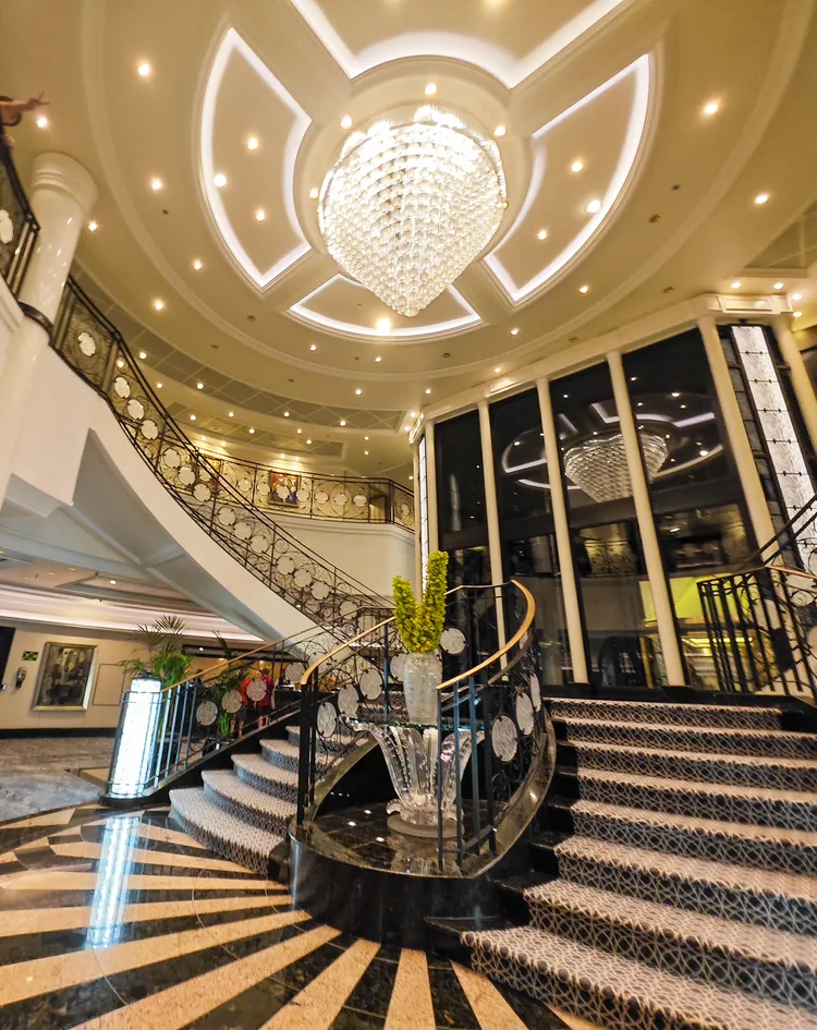 大洋郵輪蔚藍海岸號2022年完成翻新。田欣雲攝