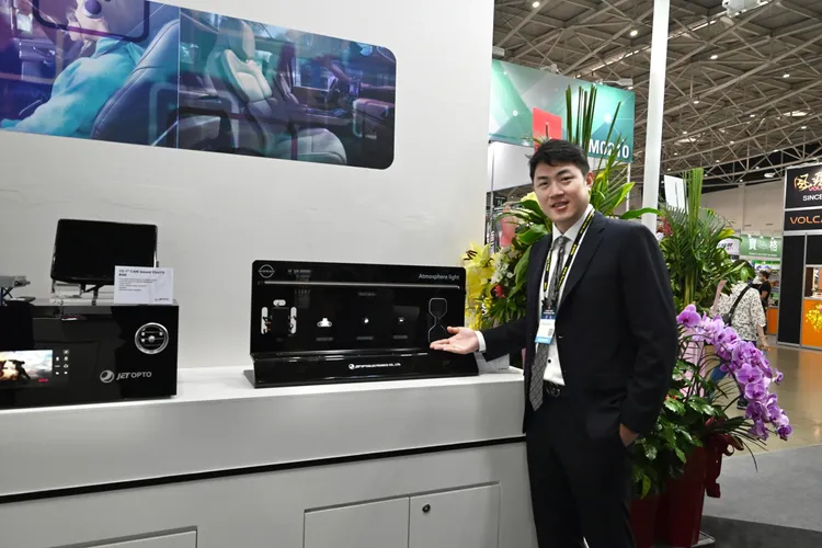 「智慧座艙」結合了凱銳光電的自家強項，將車上影像系統的應用進行最佳化的整合。業者提供