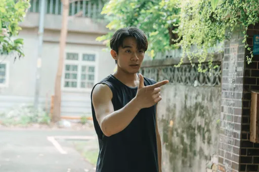 初孟軒《非常規跑者》PUA聽障男孩 獲讚「迷人的反派」