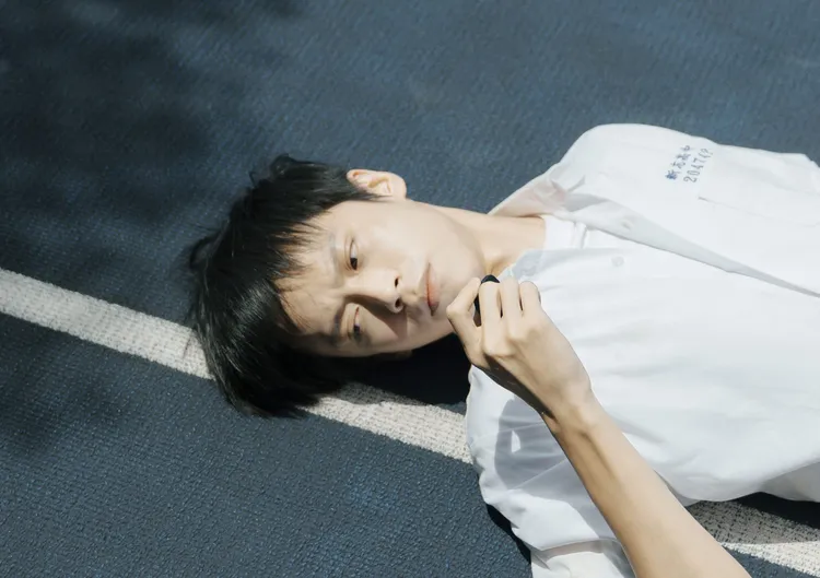 黃雋智詮釋跑得飛快的聽障男孩「林飛」 。公視提供