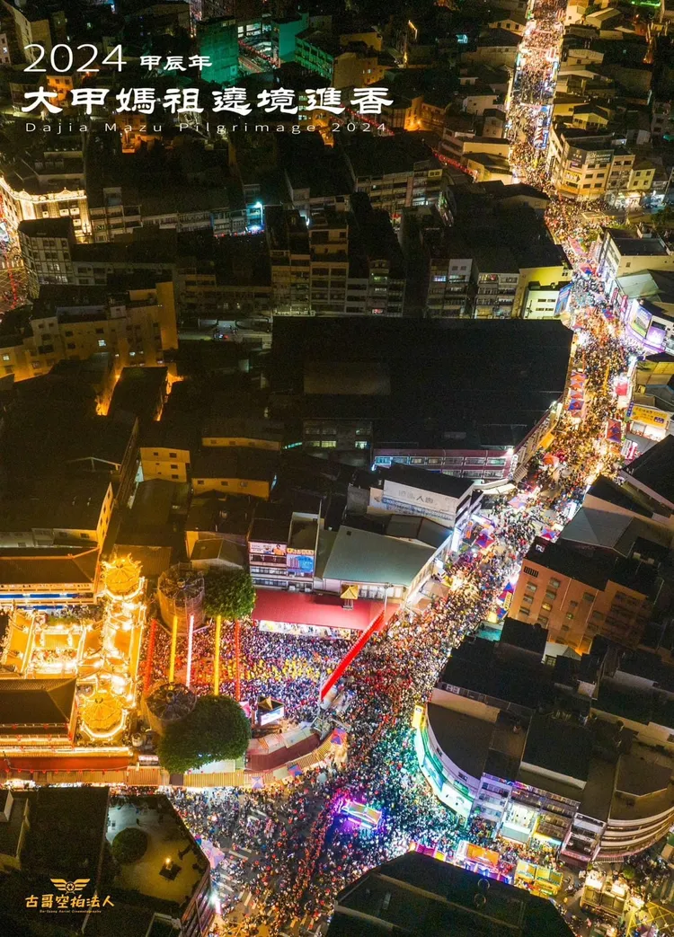 大甲鎮瀾宮週邊道路也塞爆。大甲媽祖教師研習團提供