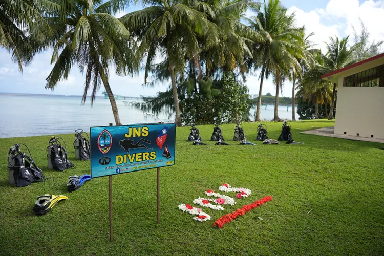 想體驗潛水又擔心語言問題的旅客，建議可選擇經營者之一為台灣人的「JNS DIVERS」課程。StellAH.攝